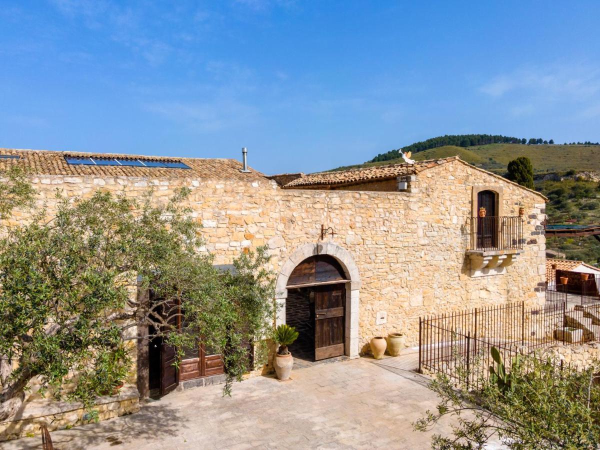 Masseria Fortificata Lo Zafferaneto Buccheri المظهر الخارجي الصورة