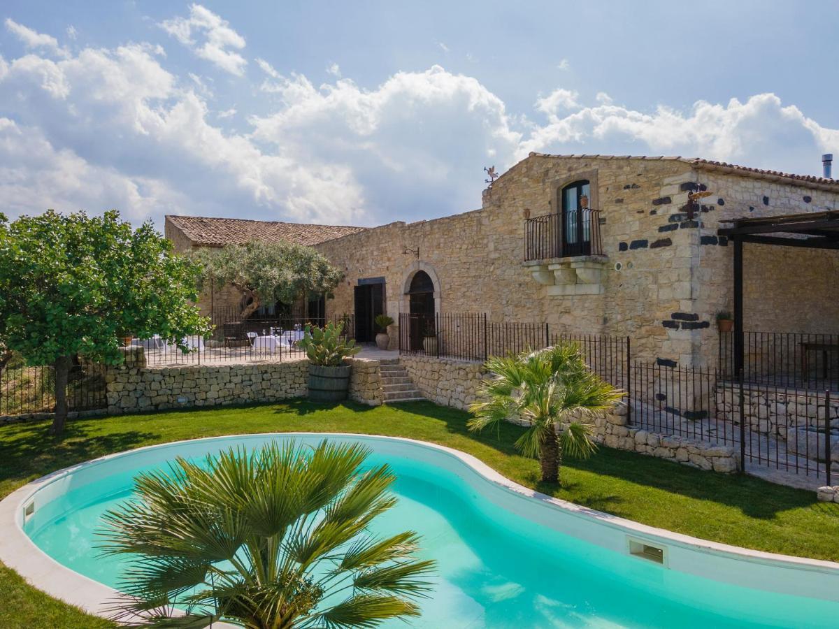 Masseria Fortificata Lo Zafferaneto Buccheri المظهر الخارجي الصورة